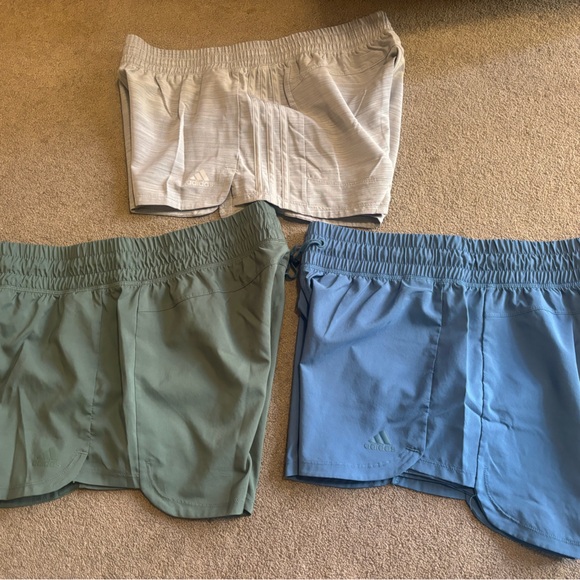 3 pairs of Adidas shorts - Picture 3 of 5